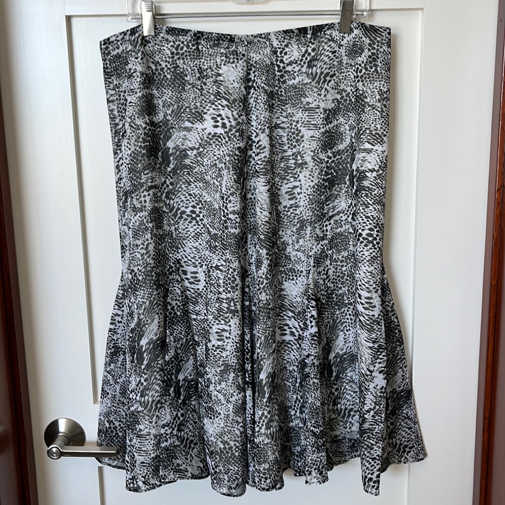 Chico’s black and white flared skirt with back zip.